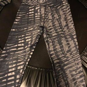 Under Armour compression leggings